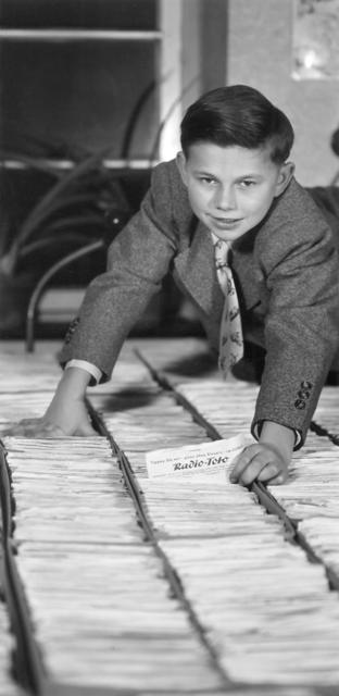 Als Zwölfjähriger spielt Hubert Burda Glücksfee in der Redaktion von "Bild + Funk". | Foto: Hubert Burda Media/Corporate Communication/Archiv