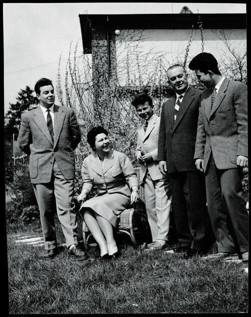 Familie Burda im Jahr 1956: Franz Burda jun. (v. l.), Aenne Burda, Hubert Burda, Franz Burda sen. und Frieder Burda | Foto: Hubert Burda Media/Corporate Communication/Archiv