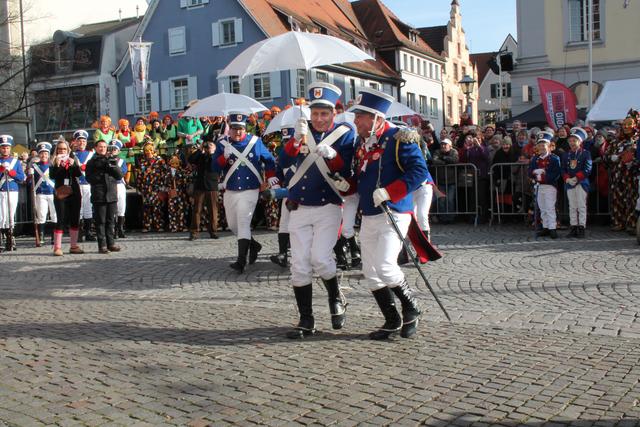 Die Ranzengarde unternimmt einen ersten Versuch zur Erstürmung des Rathauses. | Foto: mak