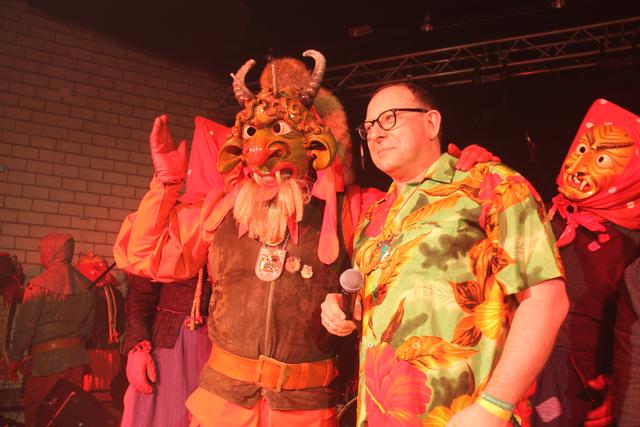 Der Teufel und Rainer Huber | Foto: Rüdiger Stadel/Hexenzunft Offenburg