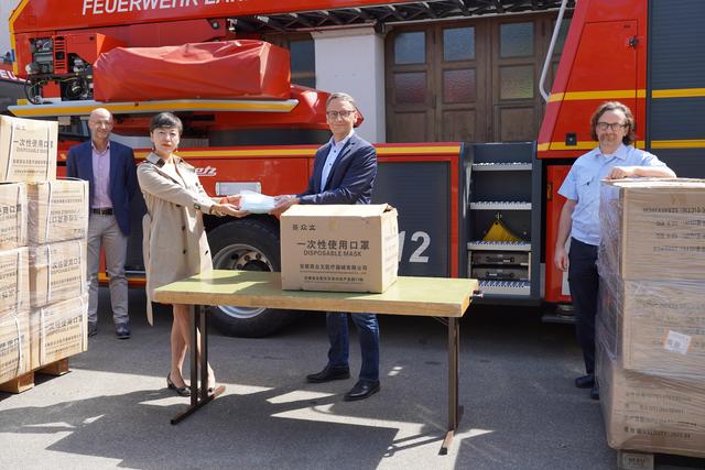 CSC-Geschäftsführerin Ella Liu mit OB Markus Ibert | Foto: Stadt Lahr