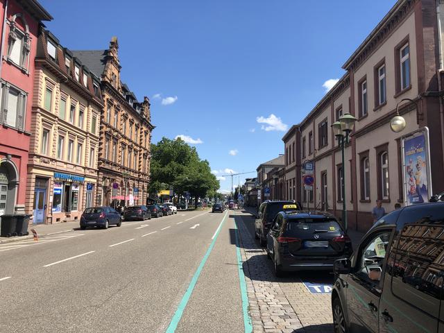 Das Bahnhofsumfeld soll städtebaulich aufgewertet werden und nur noch für Fußgänger und Radfahrer nutzbar sein. | Foto: gro