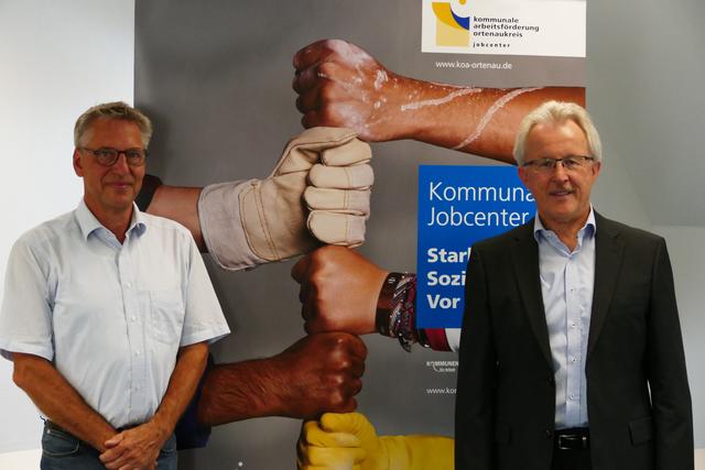 Armin Mittelstädt (l.), Leiter der Kommunalen Arbeitsförderung, und Georg Benz, Sozialdezernent Landratsamt Ortenaukreis Foto: Fey
