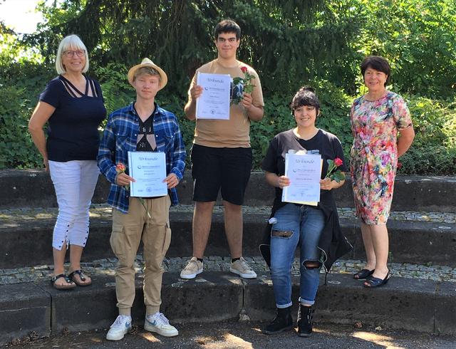 BEJ1
Preis: Juane-Lea Offenbecher, Schwanau
Lob: Jean-Luca Betz, Schwanau
Klassenlehrerin: Hilde Zipf