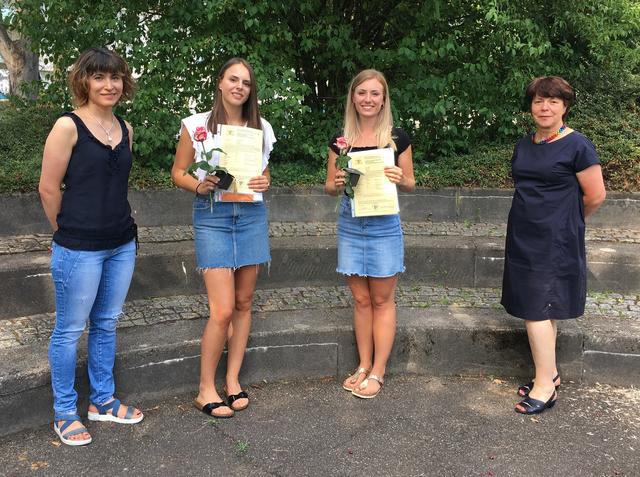 BKFH
Preis: Karina Schilli, Biberach; Larissa Schmieder, Oberhamersbach
Klassenlehrerin: Birgül Yilmaz-Das