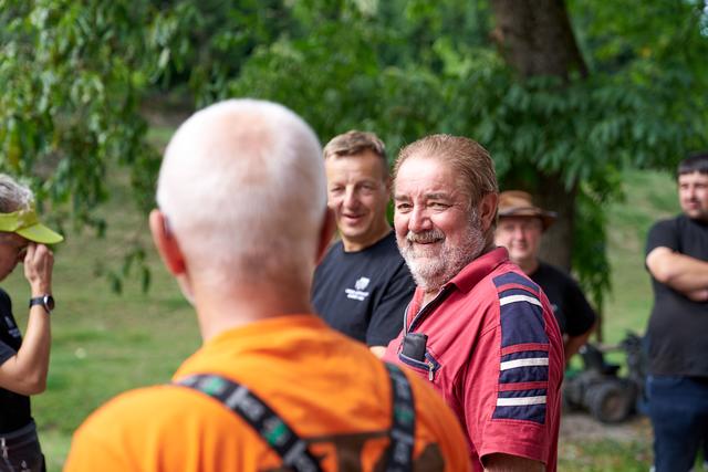 im Blickpunkt der Tourenführer Wilhelm Schmieder | Foto: (c) Gerhard Große
