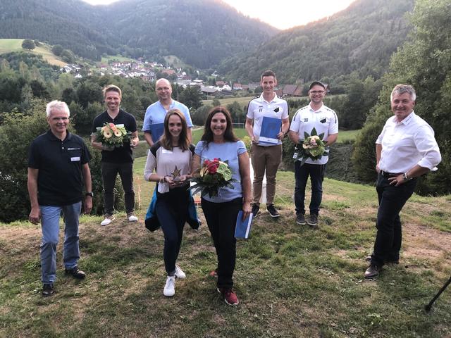 Bei der Aktion "Sterne des Sports 2020" der Volks- und Raiffeisenbanken und dem Deutschen Olympischen Sportbund holt sich im Geschäftsgebiet der Volksbank Mittlerer Schwarzwald der TV Steinach den "Großen Stern des Sports in Bronze 2020". Dieser ist dotiert mit 1.000 Euro Preisgeld. Der mit mit 750 Euro dotierte zweite Platz geht an den SC Hofstetten, über Platz 3, für den 500 Euro ausgeschüttet werden, freut sich der TuS Kinzigtal.  | Foto: ag