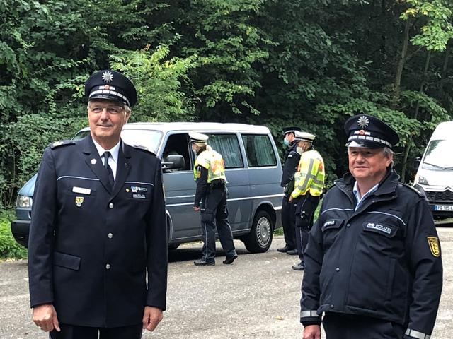 Polizeipräsident Reinhard Renter (l.) und Peter Dieterle, Leiter des Polizeireviers Offenburg, bei der Kontrolle an der L98 zwischen Offenburg und Schutterwald | Foto: mak