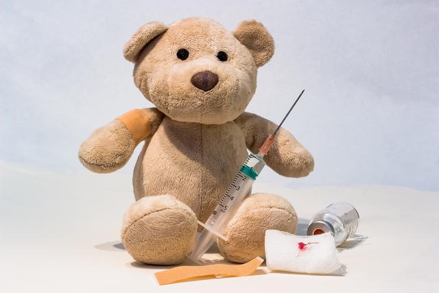In den ersten sechs Lebensjahren gibt es für Kinder zehn U-Untersuchungen und empfohlene Impfungen.