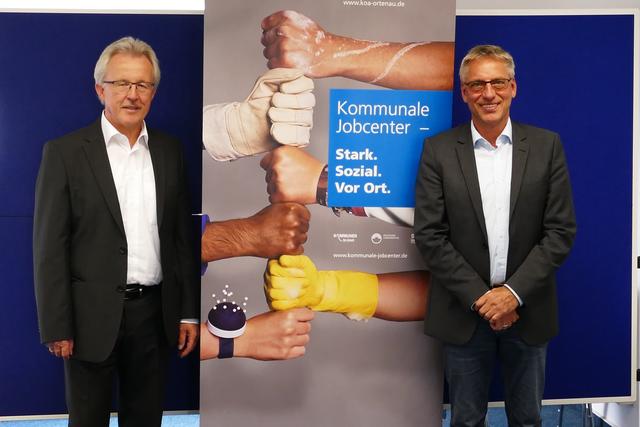 Georg Benz, Sozialdezernent des Ortenaukreises (links) und Armin Mittelstädt, Leiter der Kommunalen Arbeitsförderung