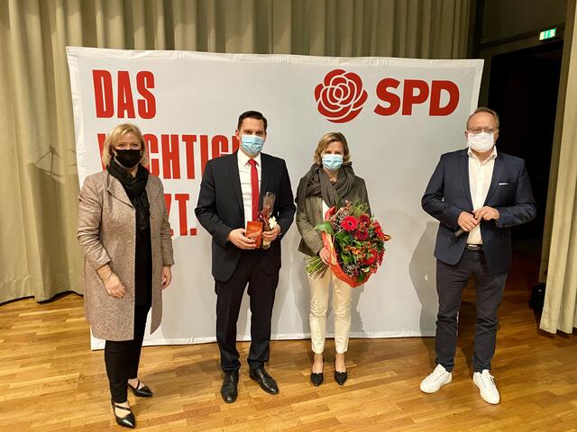 Johannes Fechner (2. v. l.) wird zum SPD-Kandidaten für die Bundestagswahl 2021 im Wahlbezirk Lahr-Ettenheim nominiert. Es gratulieren Sabine Wölfle, MdL, (v. l.), Yvonne Fechner und Karl-Rainer Kopf. | Foto: SPD