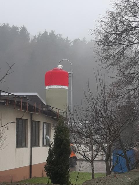Das adventlich geschmückte Salzsilo in Sasbachwalden | Foto: Foto: Klaus Decker