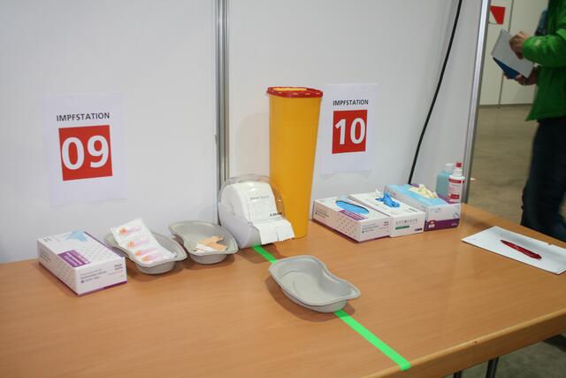 In der Impfstation liegen die nötigen Utensilien bereit. | Foto: rek