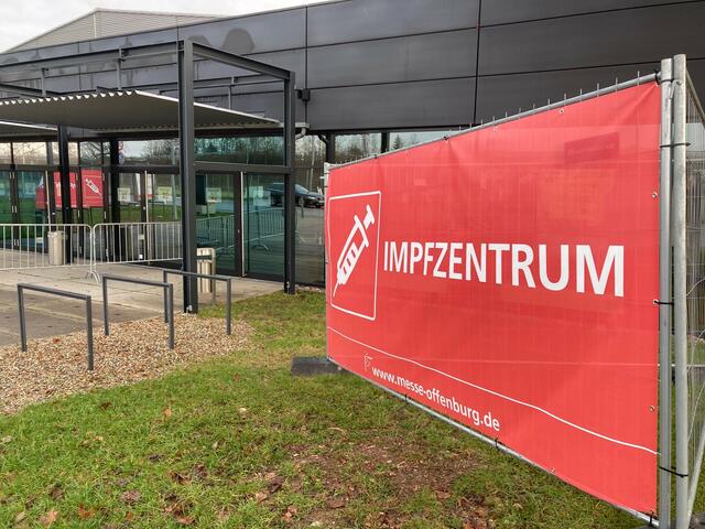 Die Eishalle auf dem Messegelände ist das Impfzentrum. | Foto: rek