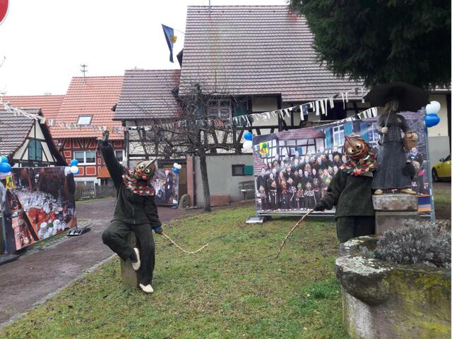 Im Talkessel von Käfersberg wurde am Montag, 1. Februar, die Ausstellung "Auszeit2021 eröffnet. Auf großen Tafeln werden Szenen der Käfersberger Fastnacht gezeigt. | Foto: Fasentgemeinschaft Freies Montenegro