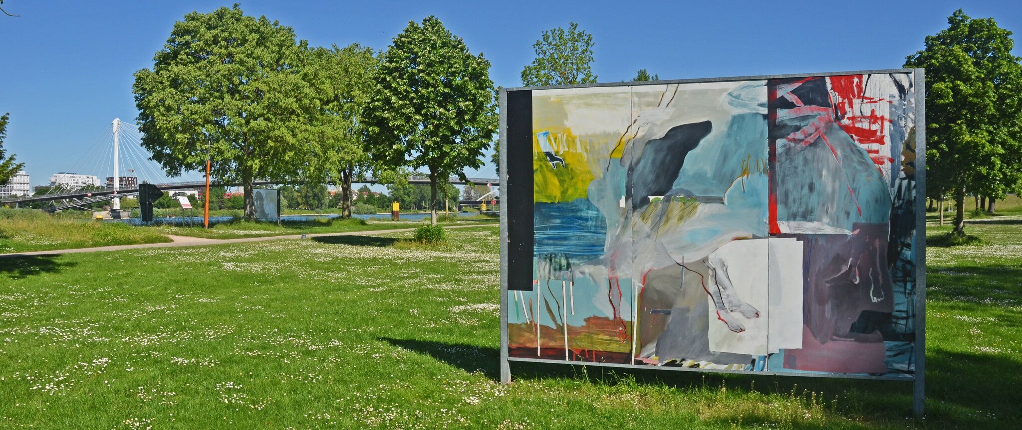 OpenAirKunst Garten der zwei Ufer Neue Gemälde an den Plakatwänden