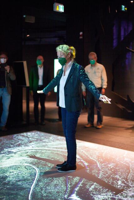 Umweltministerin Thekla Walker bei einem 3-D-Überflug. | Foto: Bartek Langer