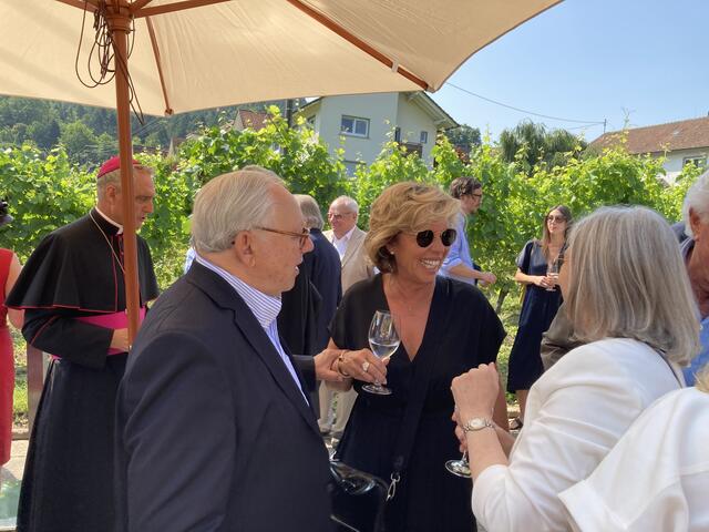 Gastgeber Hubert Burda (links9 im Gespräch | Foto: gro