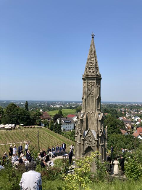Der "SenaTorre" ragt über der Ortschaft Fessenbach. | Foto: gro