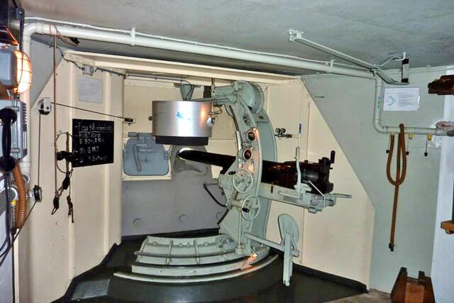 Der Geschützraum liegt hinter den 2,5 Meter dicken Mauern. Mit ihren  7,5cm Kanonen als Hauptbewaffnung hatte die Bunkerbesatzung im Kriegsfall den Auftrag, einen Rheinübergang von deutscher Seite im Bereich unterhalb des Stauwehrs Albbruck-Dogern zu verhindern.  | Foto: Festungsmuseum Reuenthal