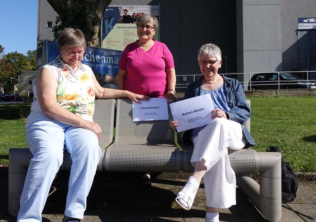 Freiwillige Helferinnen des Senioren-Forum-Kehl auf dem Schwätzbänkle | Foto: Stadt Kehl