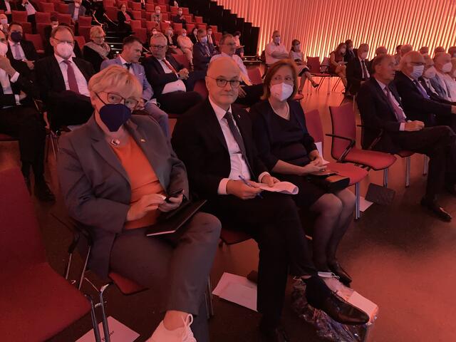 Ministerin Theresia Bauer (v. l.), Prof. Dr. Winfried Lieber und Ehefrau Petra | Foto: gro