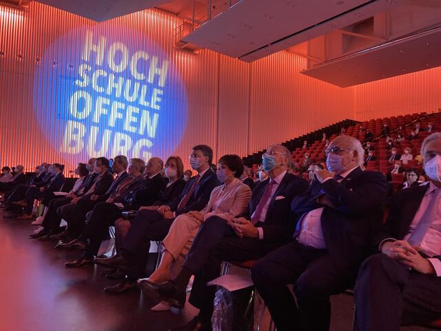 Ein strenges Hygienekonzept ermöglichte die Verabschiedung von Prof. Dr. Winfried Lieber in der Oberrheinhalle. | Foto: gro