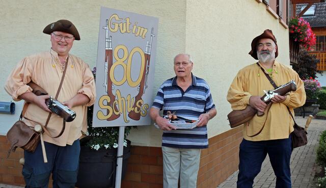 Ein besonderer Geburtstagsgruß für Cirillo Negrini (M.) | Foto: Schützenverein Haslach
