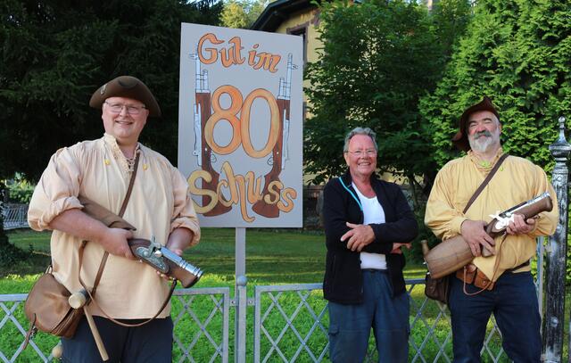 Auch Frank Metzger (M.) wurde gratuliert.  | Foto: Schützenverein Haslach