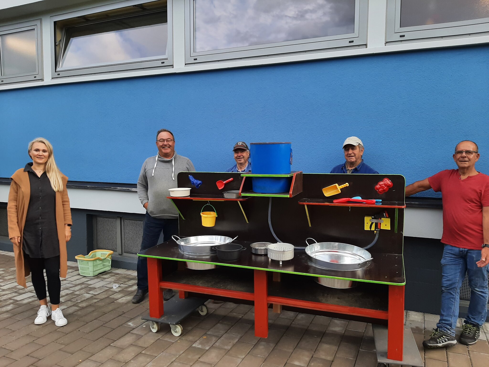  Großzügiges Geschenk von HVO: Matschküche für Kindergarten - Achern 