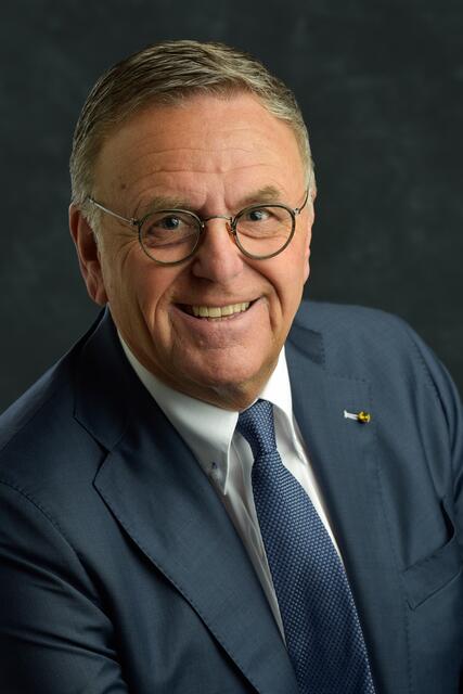 Roland Mack, Geschäftsführer Europa-Park: Ich wünsche mir für das Jahr 2022 wieder glückliche, unbeschwerte Besucherinnen und Besucher, strahlende Kinderaugen mit möglichst wenig Einschränkungen. 2022 soll das Jahr werden, in dem die Corona-Pandemie überwunden ist. | Foto: Europa-Park