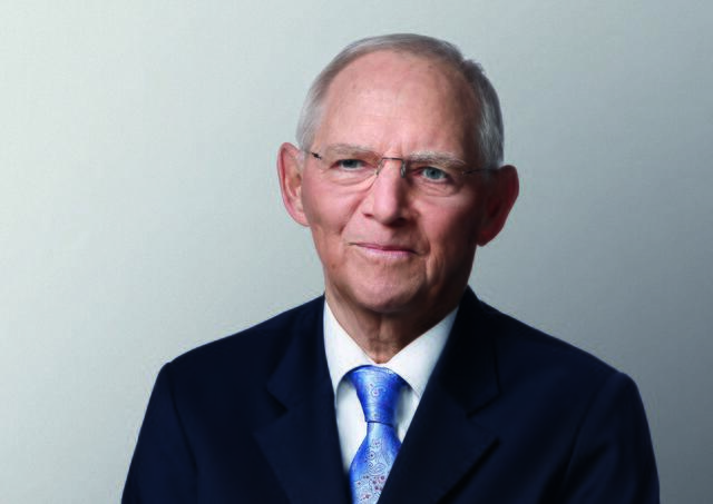 Dr. Wolfgang Schäuble (CDU): Die aktuelle Corona-Situation ist weiterhin sehr ernst. Es bedarf einer großen Kraftanstrengung, eine Überlastung des Gesundheitssystems zu vermeiden, was uns tatsächlich bislang in Deutschland gut gelungen ist. Und das bedeutet, dass wir das exponentielle Wachstum der Erkrankungen stoppen müssen. Eine allgemeine Impfpflicht ist deshalb richtig. In Anbetracht der überaus positiven Erfahrungen betreffend die Sicherheit und Verträglichkeit der Impfstoffe ist der hiermit verbundene Eingriff in das allgemeine Persönlichkeitsrecht als weit weniger gewichtig, wie der Schutz des Lebens und der Funktionstüchtigkeit unseres Gesundheitssystems. | Foto: CDU Kreisverband
