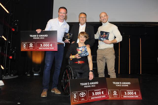 Die Gewinner der Team D Awards mit dem Europa-Park Inhaber Roland Mack | Foto: Europa-Park