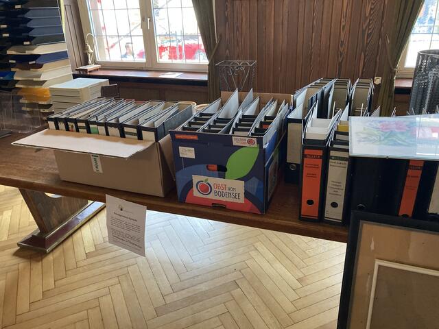 ...oder praktische Büroutensilien gegen eine Spende für ukrainische Flüchtlingskinder sichern. | Foto: mak