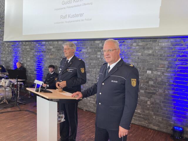 Reinhard Renter und Jürgen Rieger begrüßen die Gäste | Foto: gro