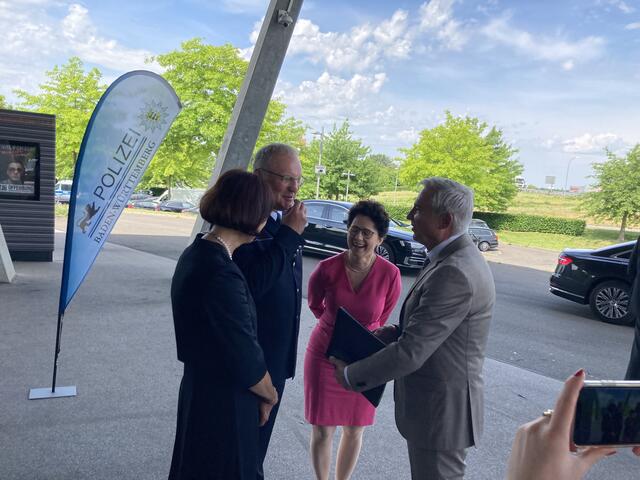 Der neue Offenburger Polizeipräsident ab dem 1. Juni: Ursula Rieger (v. l.), Jürgen Rieger, Justizministerin Marion Gentges und Innenminister Thomas Strobl | Foto: gro