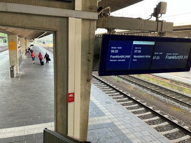 Morgens um 7 Uhr ist die Welt noch in Ordnung, zumindest auf dem Bahnhof in Heidelberg ist alles entspannt. | Foto: ag