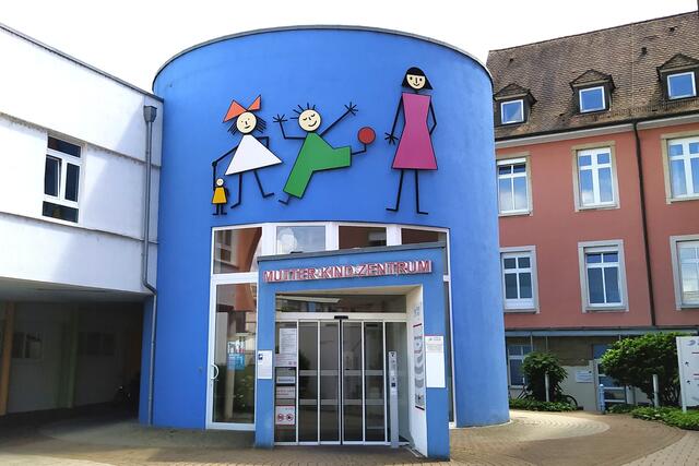 Eingang zum Mutter-Kind-Zentrum am Ortenau Klinikum in Offenburg | Foto: Ortenau Klinikum/Christian Eggersglüß
