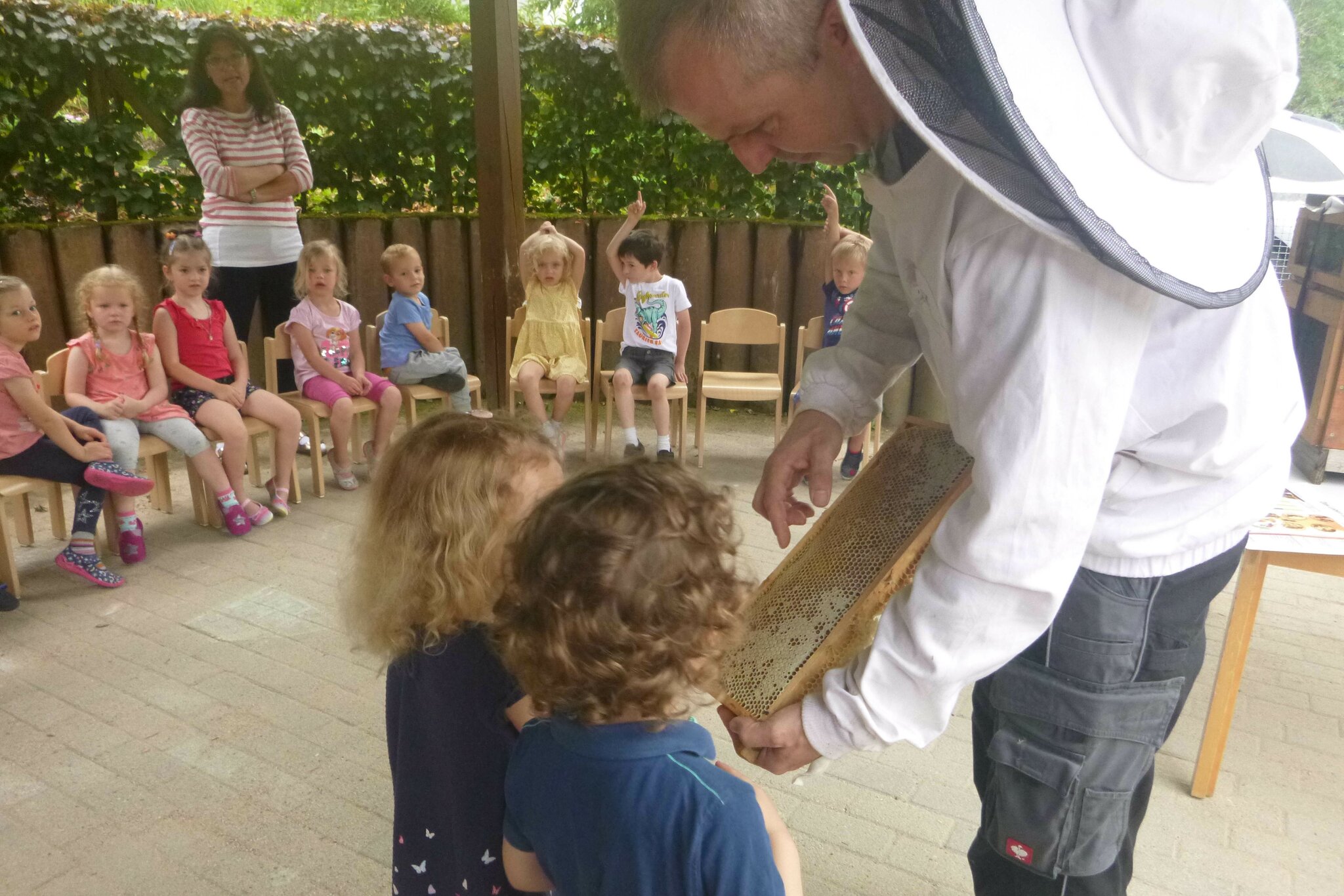  Viel Wissenswertes gelernt: Imkerverein Oberkirch besuchte Kindergarten Motiv 