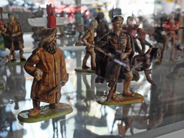 Elastolin Westernfiguren  "Sam Hawkens" und "Will Parker" aus der Karl May-Serie. | Foto: Alfred Schramm