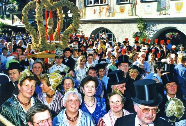 Traditionelles Trachtenfest mit Blasmusik in Haslach, Ende der 90er-Jahre | Foto: Stadtarchiv Haslach