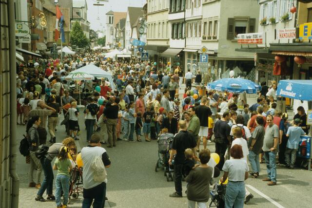 Eine Straßenaufnahme des Oberkicher Kindertages Ende der 90er-Jahre | Foto: Stadtarchiv Oberkirch/Klaus Bentrup
