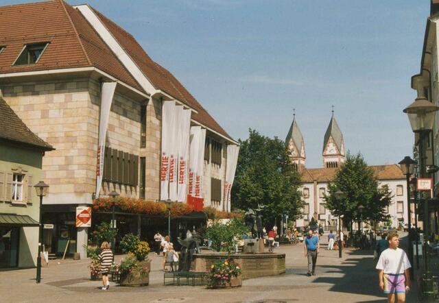 Ein Schnappschuss vom Offenburger Lindenplatz in den 90er-Jahren | Foto: Stadt Offenburg