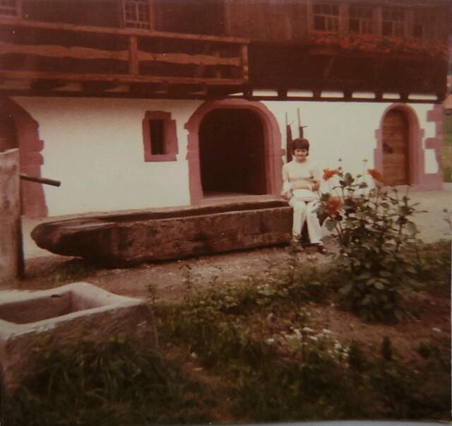 Der Brunnen beim Lorenzenhof im Schwarzwälder Freilichtmuseum Vogtsbauernhof in Gutach - 1972 noch ohne, heute mit Milchhäusle | Foto: Frank Schienle