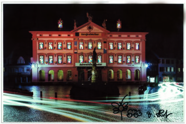 Der erste Adventskalender am Gengenbacher Rathaus im Jahr 1996 mit Signatur des Künstlers Otmar Alt | Foto: Gengenbacher Adventskalender e.V.
