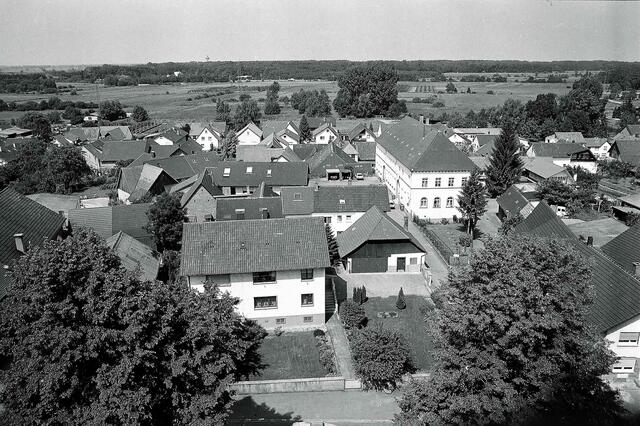 Urloffen damals - Pfarrhaus mit alter Schule von oben | Foto: Siegfried Spengler