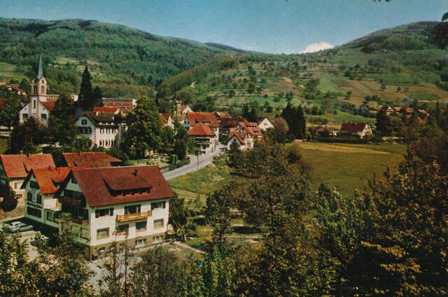 Blick auf das sonnige Sasbachwalden von damals, im Vordergrund das Café "Fallert" | Foto: Gemeinde Sasbachwalden