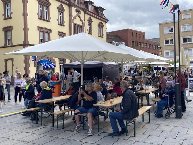 Für das leibliche Wohl ist an den vielen Ständen in der Innenstadt natürlich auch gesorgt.
