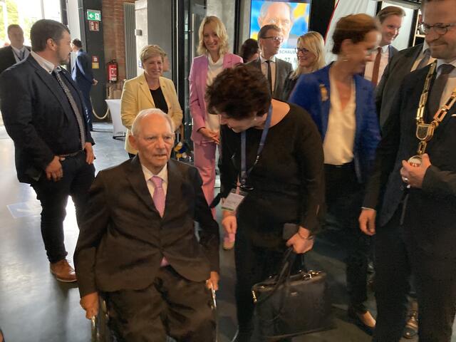 Glückwünsche überbrachte ebenfalls Anne-Marie Glaser, Chefredakteurin des Stadtanzeiger Verlags. | Foto: gro