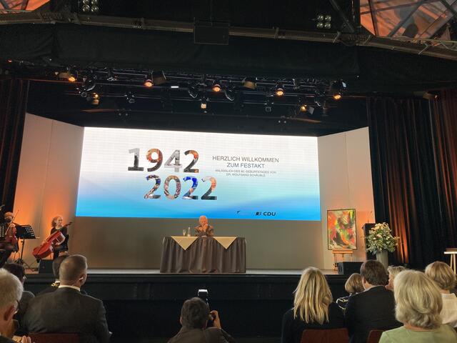 Wolfgang Schäuble dankt den Gästen. | Foto: gro